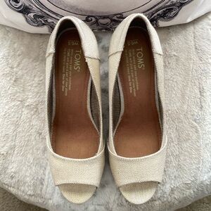 Tom’s open toed wedges